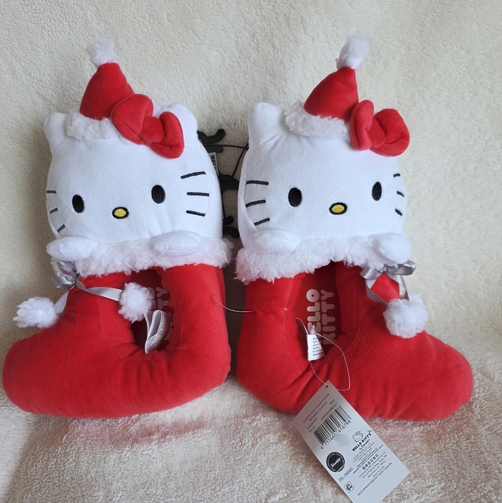 NWT Sanrio Hello Kitty Womens Red Christmas Holiday Stocking Slippers